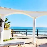 Bliss Terrace , 250 M From The Waves Lägenhet *